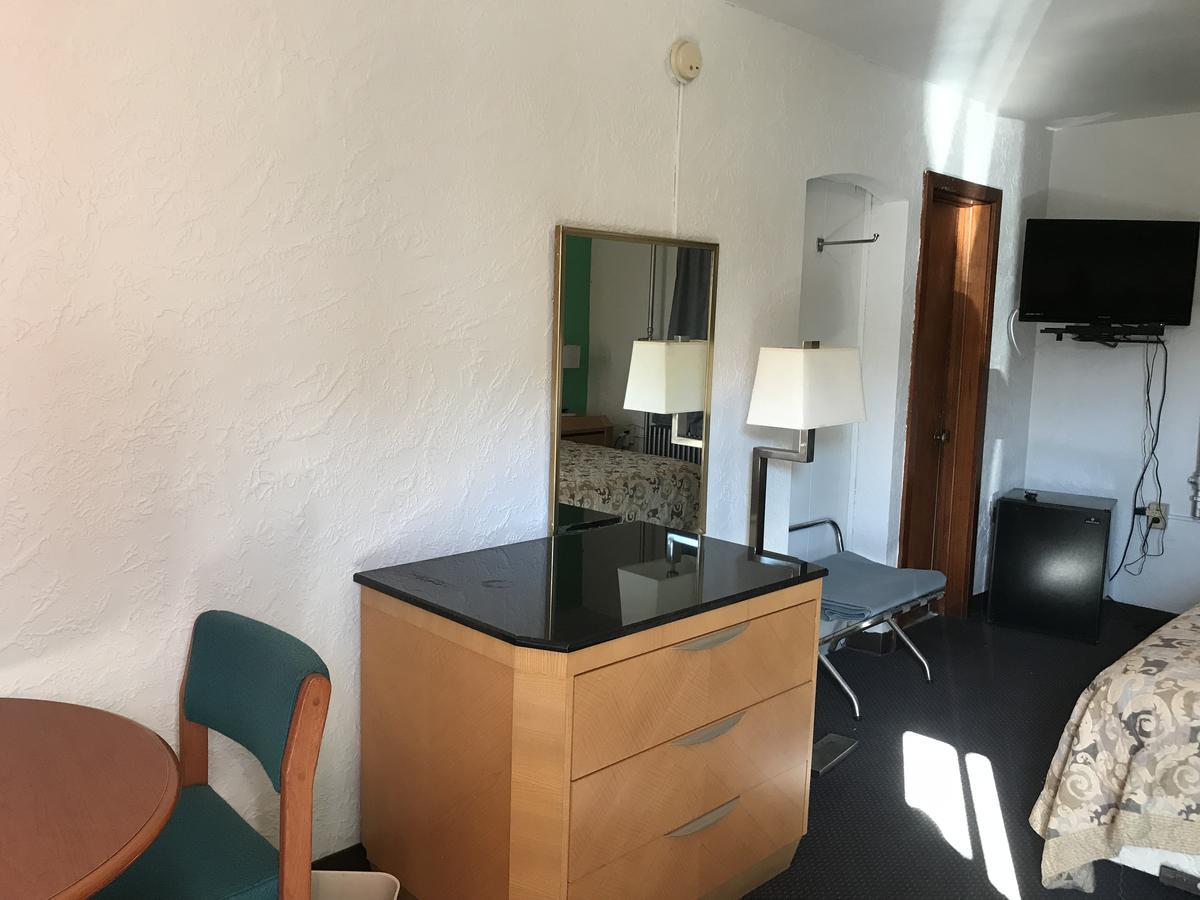 Fiesta Motel Pontiac Εξωτερικό φωτογραφία